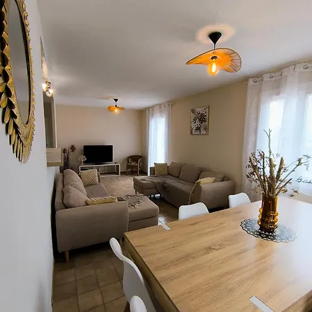 Holiday home Maison Calme Avec Piscine Montredon-des-Corbieres