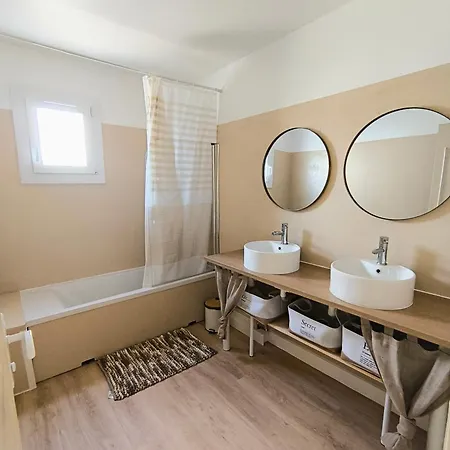 Prázdninový dům Maison Calme Avec Piscine